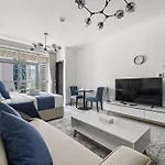 Elegant Studio Near To Metro